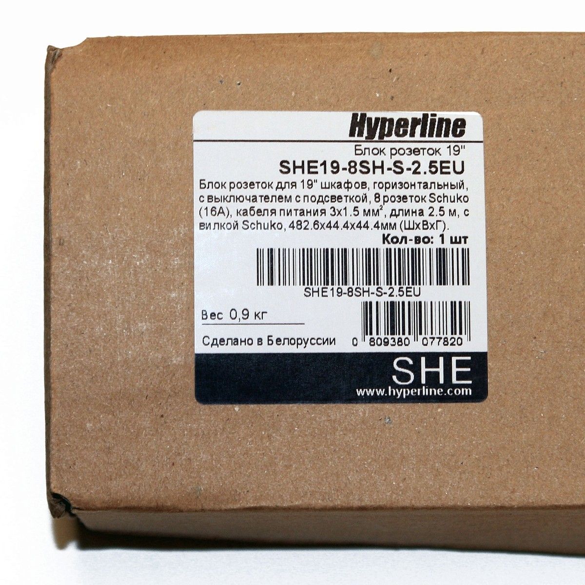 Сетевой фильтр Hyperline Hyperline SHE19-8SH-S-2.5EU Блок розеток для 19" шкафов, горизонтальный, 8 розеток Schuko, выключатель с подсветкой, кабель питания 2.5м (3х1.5мм2) с вилкой Schuko 16A, 250В, 482.6x44.4x44.4мм (ШхГхВ), корпус алюминий, черный (077820)