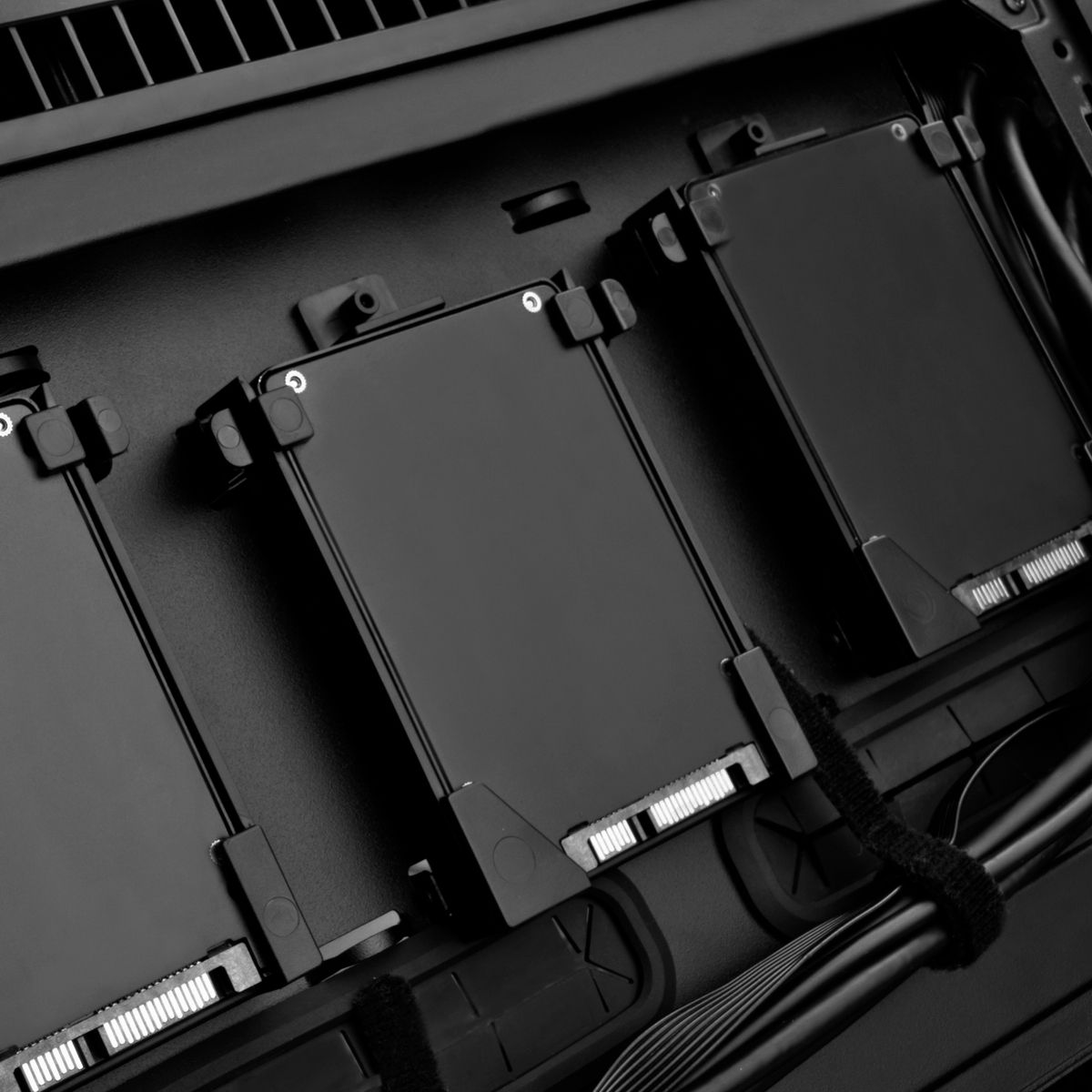Корпус Silverstone G410KL07BE00020, ATX ( up to 12" x11") , Micro ATX Plastic front panel, steel body, SST-KL07B-E