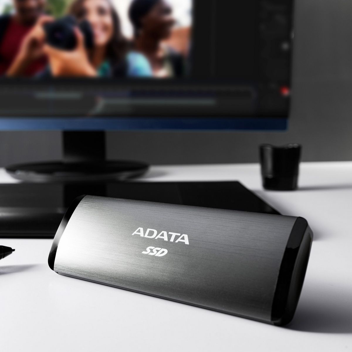 Твердотельный накопитель SSD ADATA SE760 Titan-Gray Externa ASE760-512GU32G2-CTI 512GB 1.8" USB 3.2 Gen 2 Type-C, 1000R, USB 3.2 Type-C to C cable,USB 3.2 Type-C to A cable, Quick Start Guide, RTL (772714)